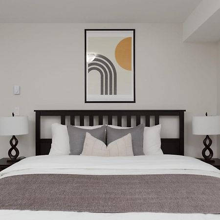 Вилла Tastefully Furnished And Newly Updated 2 Bd Central Lynn Valley Северный Ванкувер Экстерьер фото