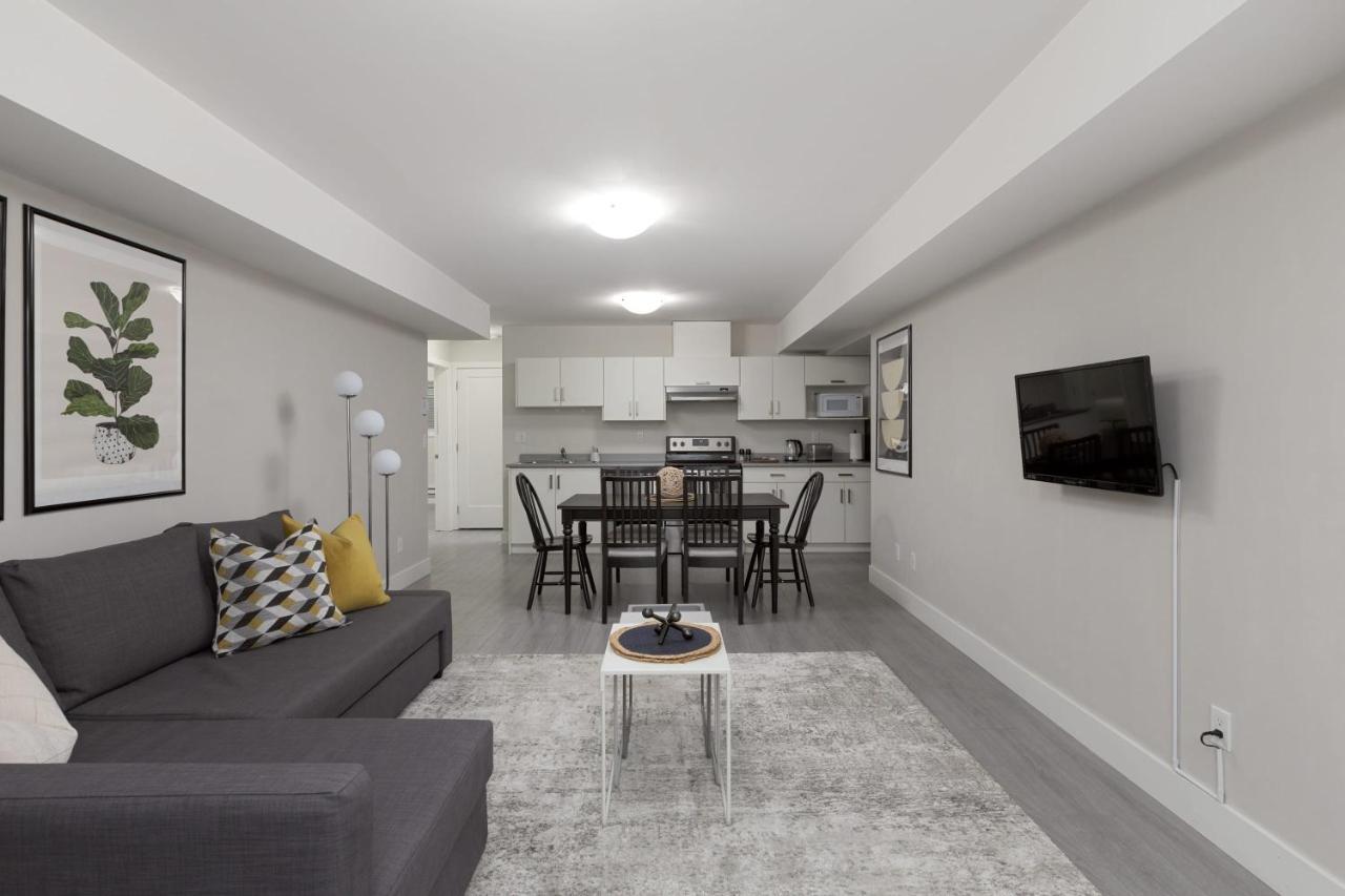 Вилла Tastefully Furnished And Newly Updated 2 Bd Central Lynn Valley Северный Ванкувер Экстерьер фото