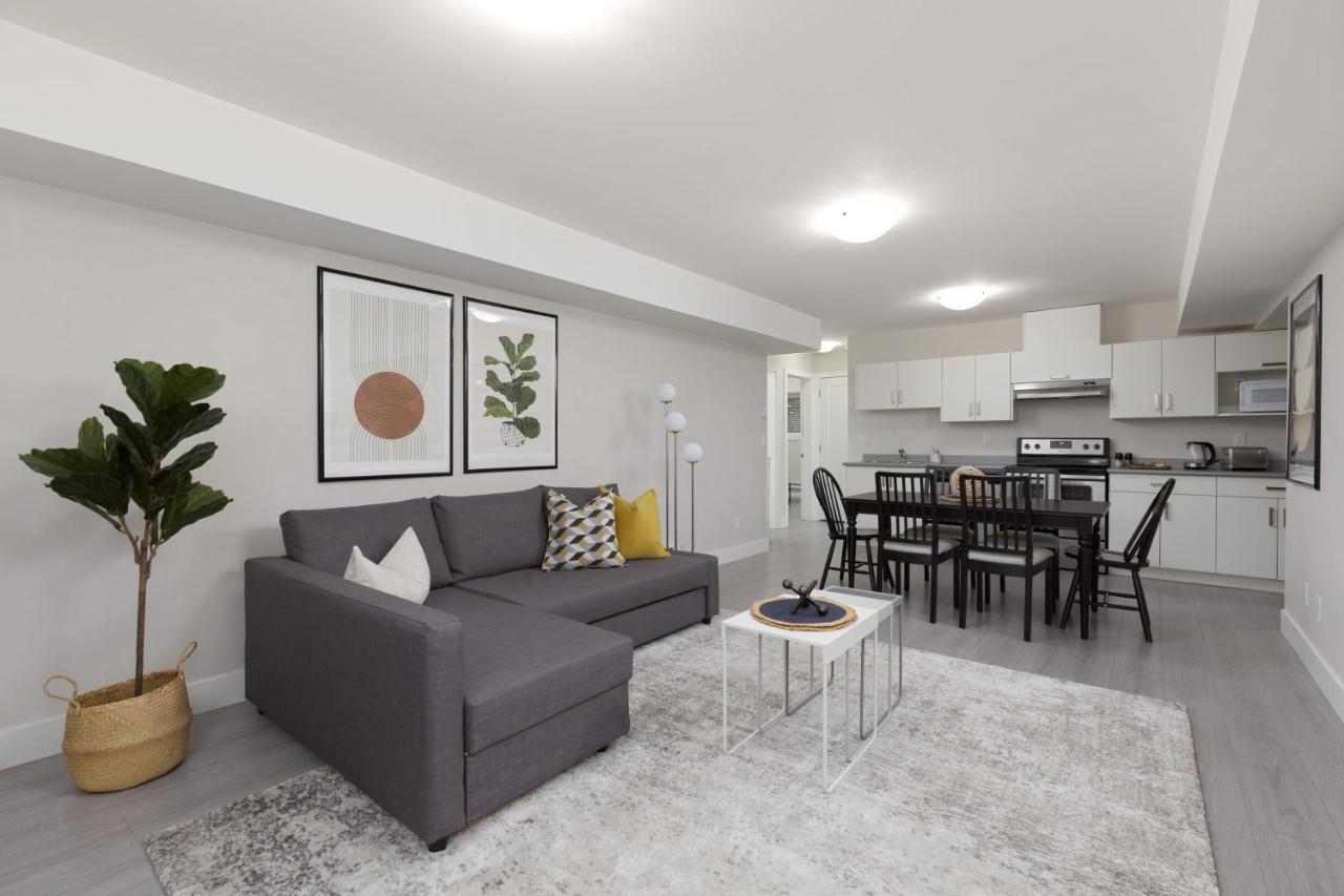 Вилла Tastefully Furnished And Newly Updated 2 Bd Central Lynn Valley Северный Ванкувер Экстерьер фото