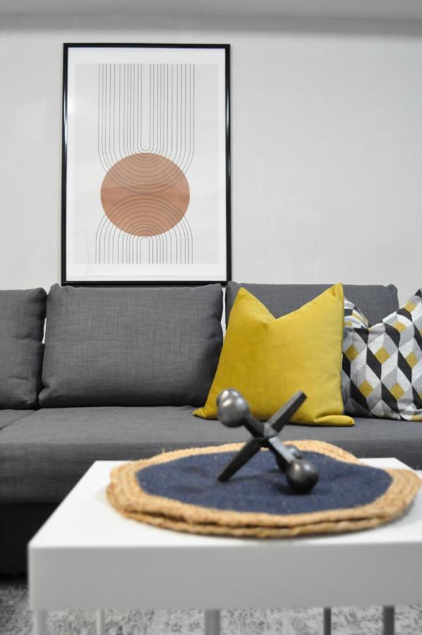 Вилла Tastefully Furnished And Newly Updated 2 Bd Central Lynn Valley Северный Ванкувер Экстерьер фото
