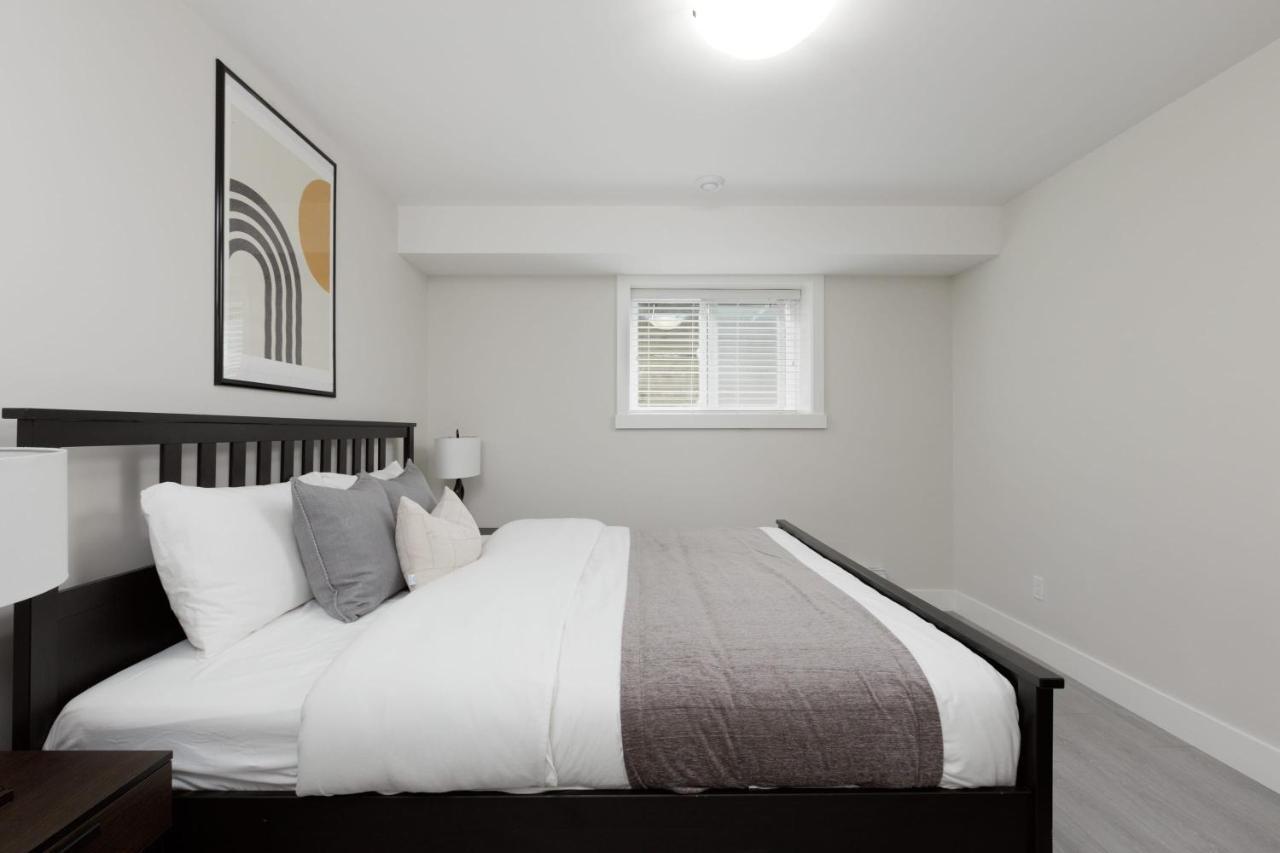 Вилла Tastefully Furnished And Newly Updated 2 Bd Central Lynn Valley Северный Ванкувер Экстерьер фото