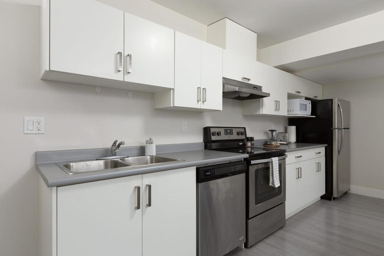 Вилла Tastefully Furnished And Newly Updated 2 Bd Central Lynn Valley Северный Ванкувер Экстерьер фото
